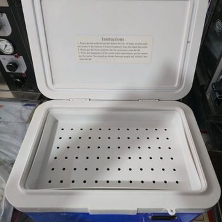 Buz daşıma çamadanı