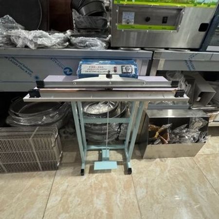 Salafan yapışdıran