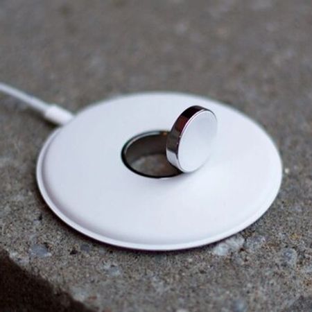 Simsiz şarj cihazı "Apple, 20 Vt"