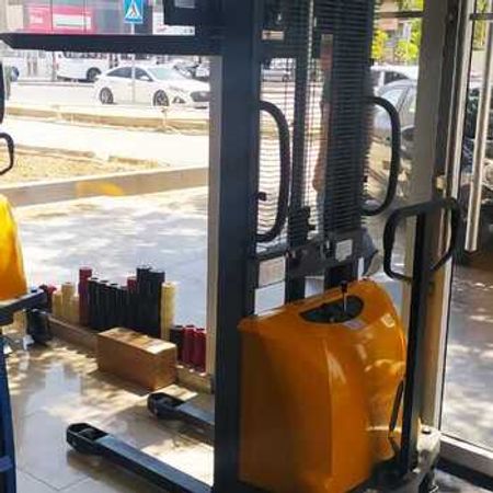 Çəngəlli yükləyici "Electric Stackers Hochkraft CDD15B-E"
