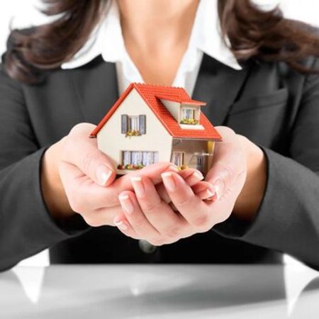 Daşınmaz əmlak agenti/ makler tələb olunur