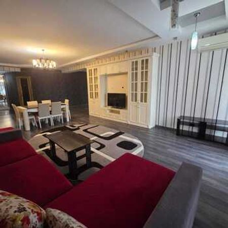 3-otaqlı yeni tikili kirayə verilir, Gənclik m., 170 m²