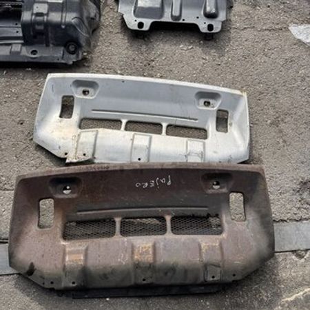 Mitsubishi Pajero mühərrik qoruyucusu – Ehtiyat hissələri – ucuztap.az