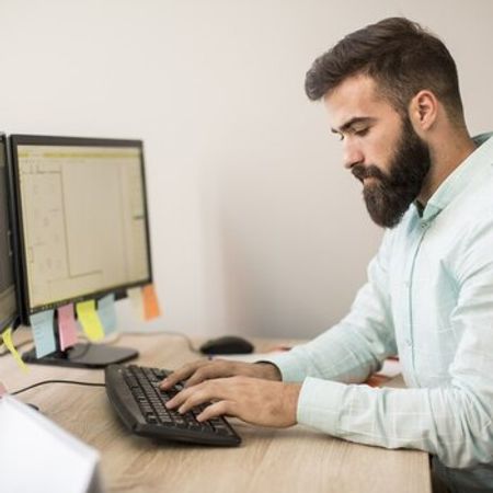 SMM menecer tələb olunur