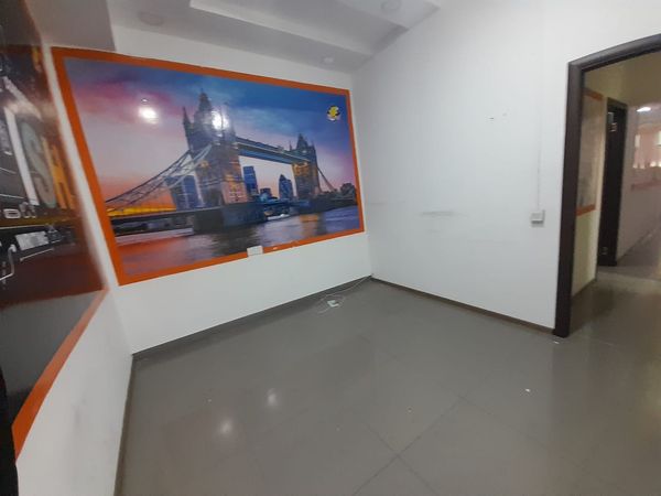 Obyekt, nizami metrosu, 230 m²