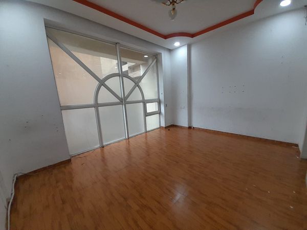 Obyekt, nizami metrosu, 230 m²