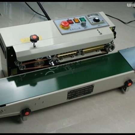 Salafan yapışdıran