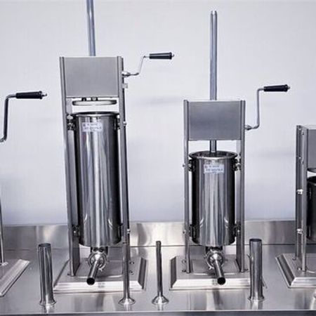 Kolbasa dolduran aparat