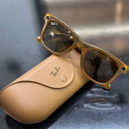 "Ray-Ban Meta Shiny Caramel" eynək
