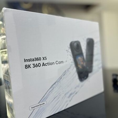 Insta360 X5 Essentials Bundle