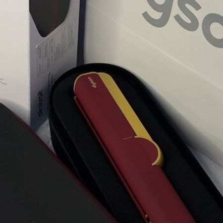 Fen "Dyson airstrait red velvet"