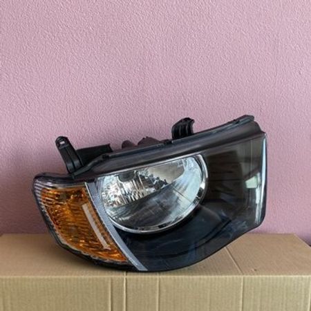Mitsubishi L200 2007 ön farası – Ehtiyat hissələri – ucuztap.az
