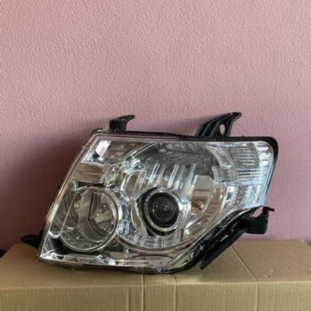 Mitsubishi Pajero 2008 ön farası – Ehtiyat hissələri – ucuztap.az