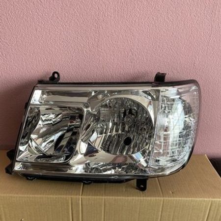 Toyota Land Cruiser 2006 ön farası – Ehtiyat hissələri – ucuztap.az