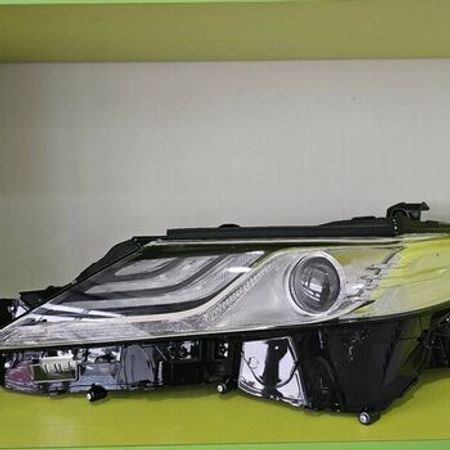 "Toyota Camry 2018" ön farası