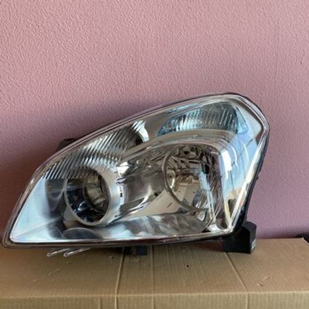 "Nissan Qashqai 2008" ön farası