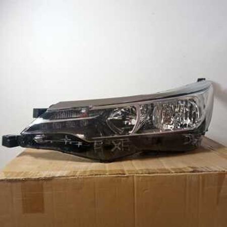 "Toyota Corolla 2017-2020" farası