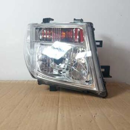 "Nissan Navara 2007" faraları
