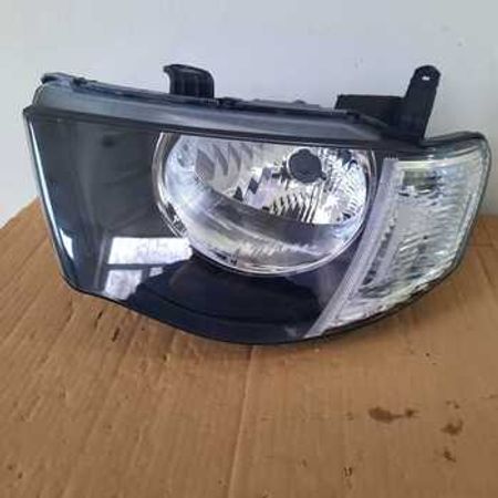 "Mitsubishi L200 2007-2015" farası