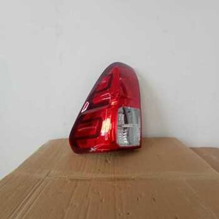 "Toyota Hilux 2016" stop işığı