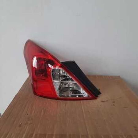 "Nissan Sunny 2012-2019" stop işığı