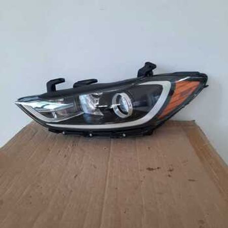 "Hyundai Elantra 2016-2019" farası