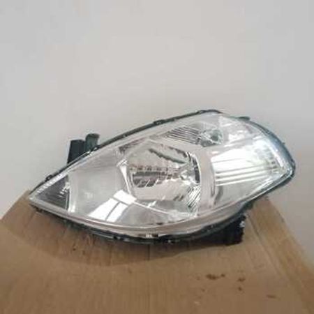 "Nissan Tiida 2005" ön farası