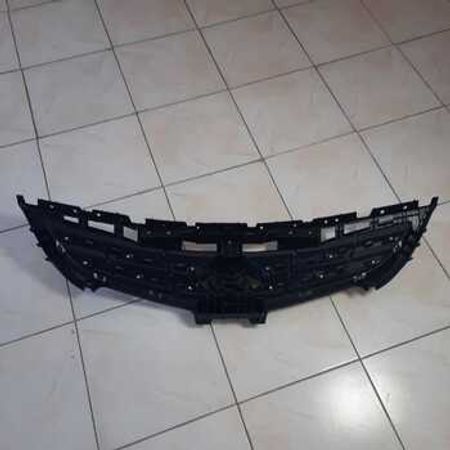 "Hyundai Accent Solaris 2014" radiator barmaqlığı