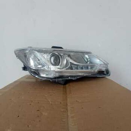 "Toyota Camry 2015" farası