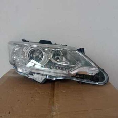 "Toyota Camry 2015" farası