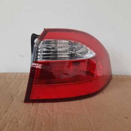 "Kia Rio 2012 Hatchback" arxa stop işığı