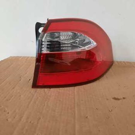 "Kia Rio 2012 Hatchback" arxa stop işığı