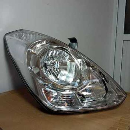 "Hyundai H1" farası