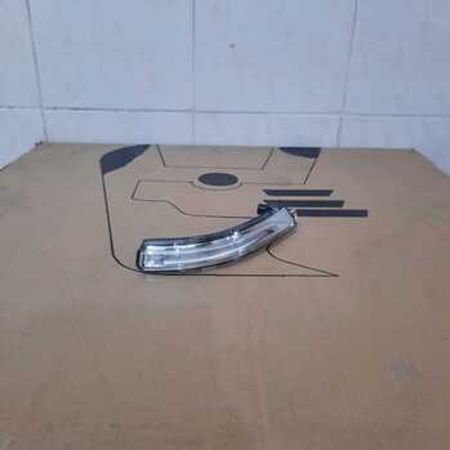 "Hyundai Elantra 2016" yan güzgü dönmə işığı