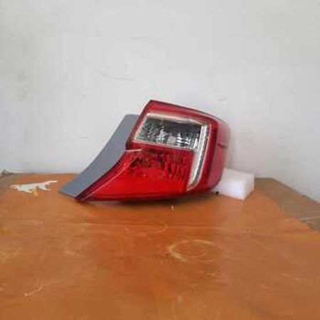 "Toyota Camry 2012 USA" stop işığı