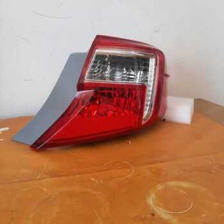 "Toyota Camry 2012 USA" stop işığı