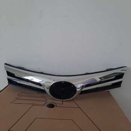 "Toyota Corolla 2017" radiator barmaqlığı