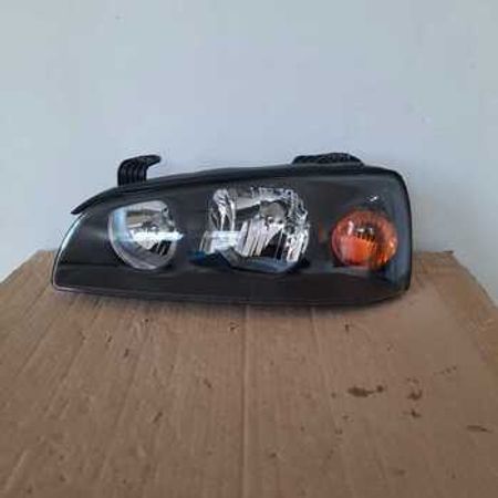 "Hyundai Elantra 2004" ön farası