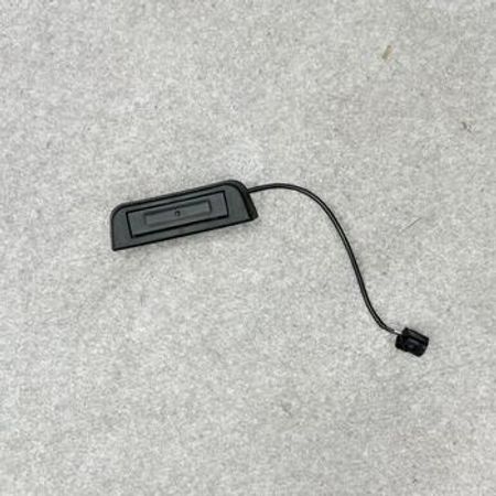 "Kia Sorento 2021-2023" baqaj qapısı düyməsi