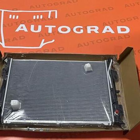 "Hyundai Elantra 2011-2014" su radiatoru