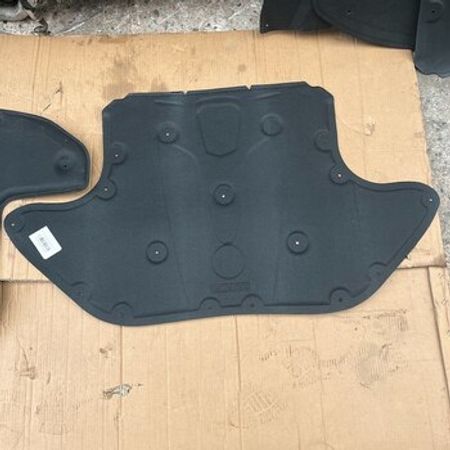 "Mercedes" kapotun iç çexolu