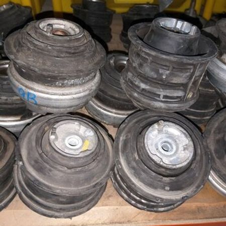 "Mercedes" mühərrik yastıqları