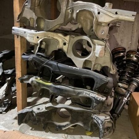 Mercedes W204 mühərrik çərçivəaltısı