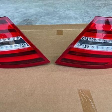 "Mercedes W204" stop işıqları