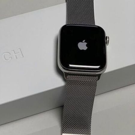Apple Watch Series 11 Titanium Gold 42mm