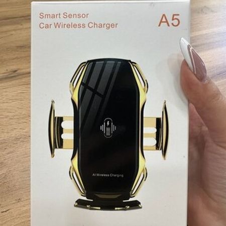 Qızılı telefon tutacağı