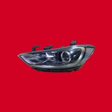 "Hyundai Elantra 2016" farası