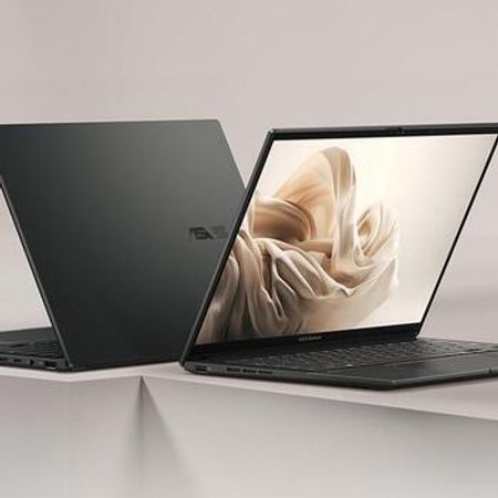 ASUS Zenbook Q425M | OLED Touch | Ultra 7 | 16GB RAM | 1TB SSD