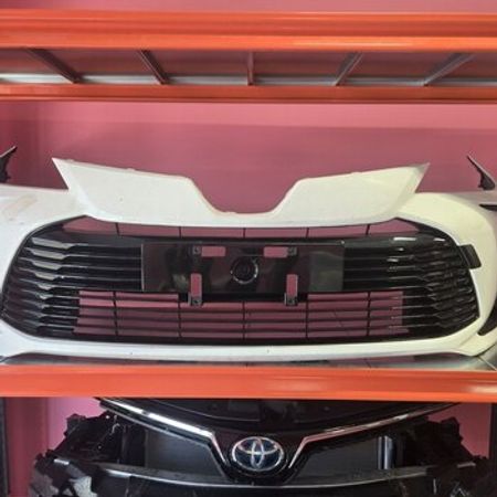 "Toyota Corolla 2024" ön buferi