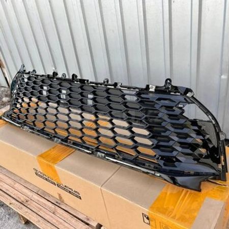 Toyota Camry 2024-2025 radiator barmaqlığı